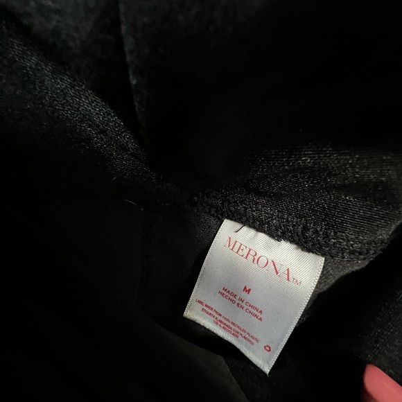 Black Stretchy Leggings Raised Velvet Design. Faux Front Pockets, 2 Back Pockets - Picture 6 of 6